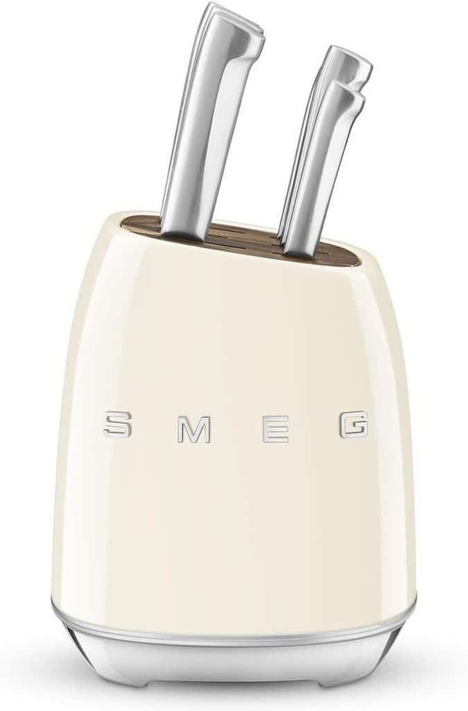 Test du bloc à couteaux Smeg en acier inoxydable crème