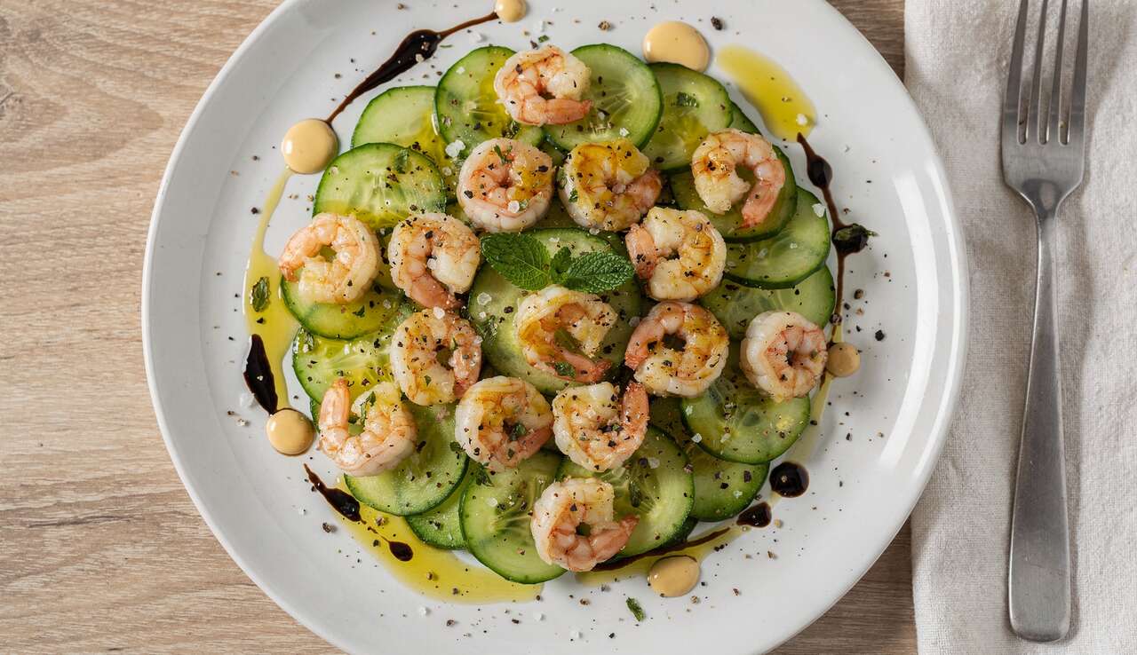 Salade de crevettes et concombres : recette rapide et rafraîchissante