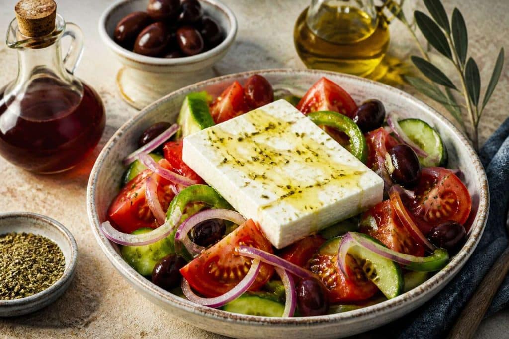 Recette de la salade crétoise : fraîcheur et saveurs méditerranéennes